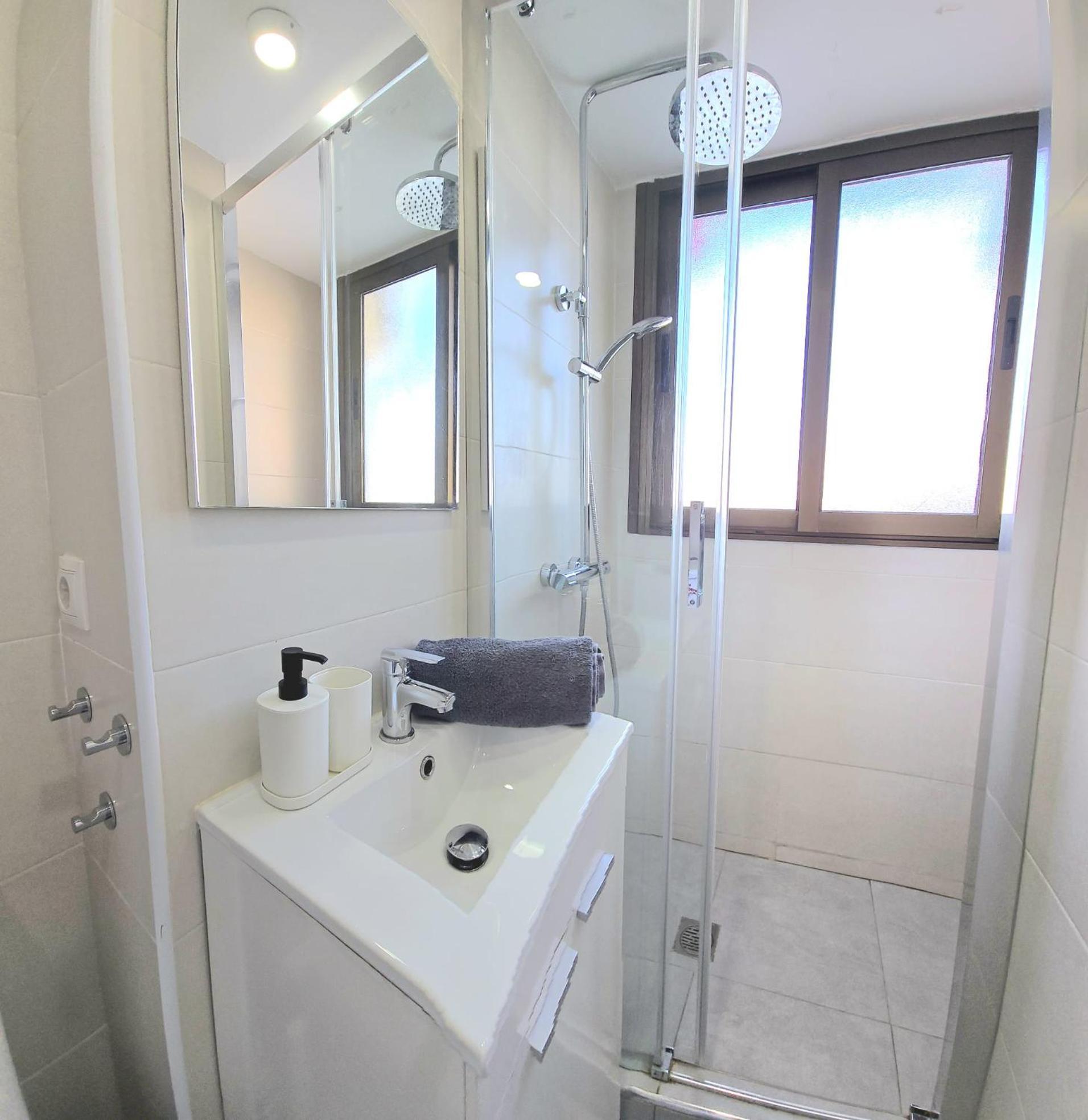 Nogalera Rainbow 2-Bedroom Apartment, Pool And Parking By Namaste Elite Torremolinos Exterior foto